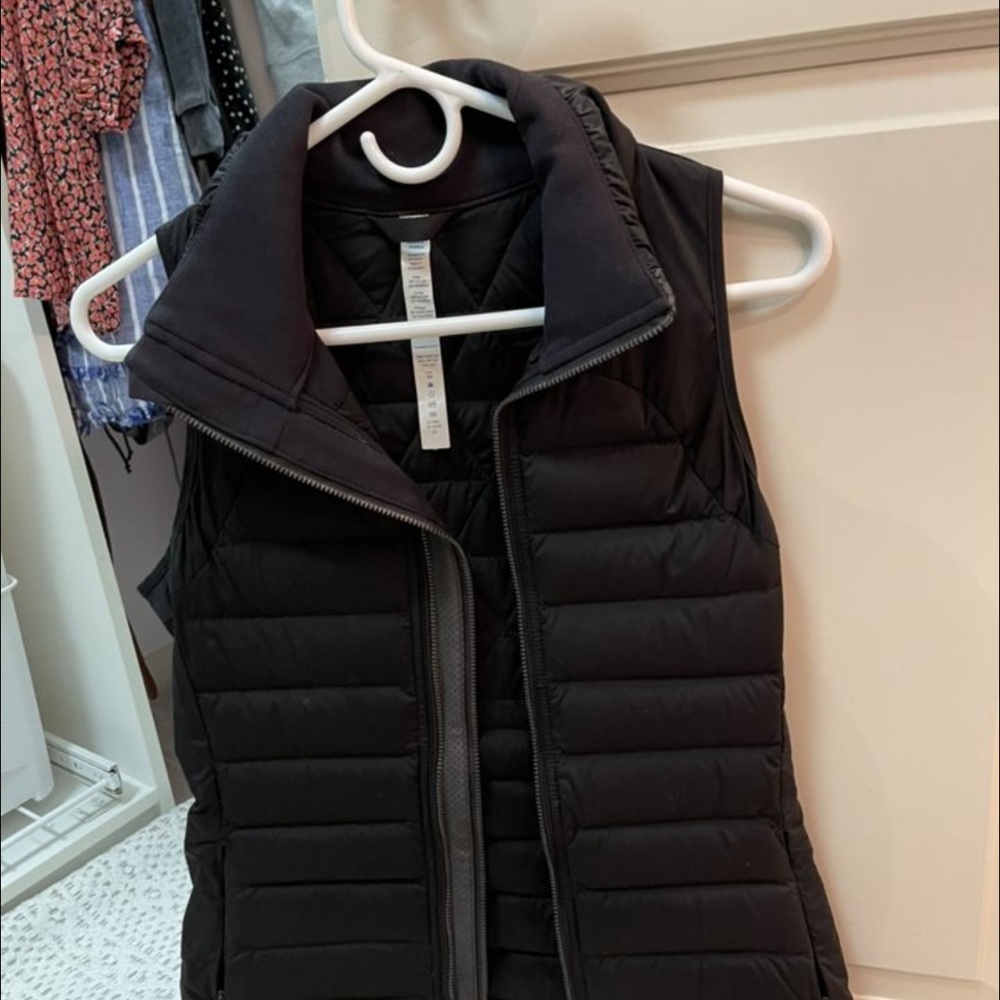 Light weight black lulu vest